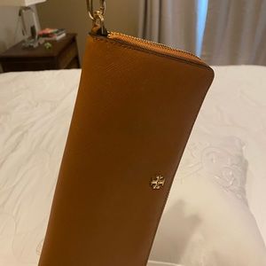 Tan Tory Burch wallet
